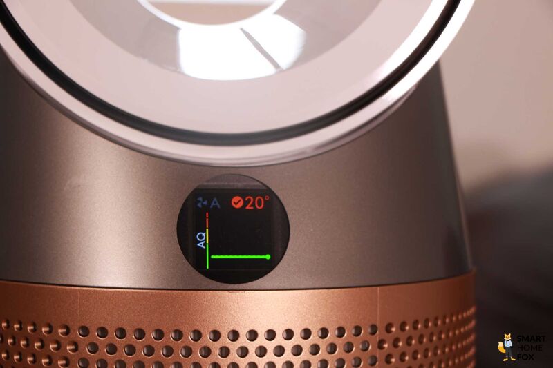 Das LCD-Display des Dyson Purifier Hot+Cool Formaldehyde in der Nahaufnahme.